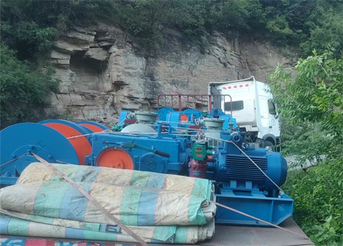 華礦集團一批回柱絞車 發往四川